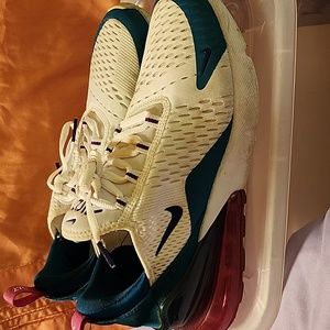 Nike 270 athletic shoes